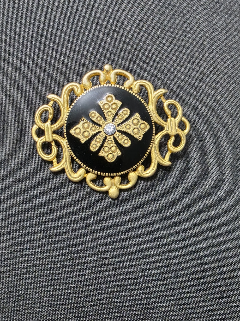 Estate Gold Tone Victorian Design Vintage Brooch - Item 249